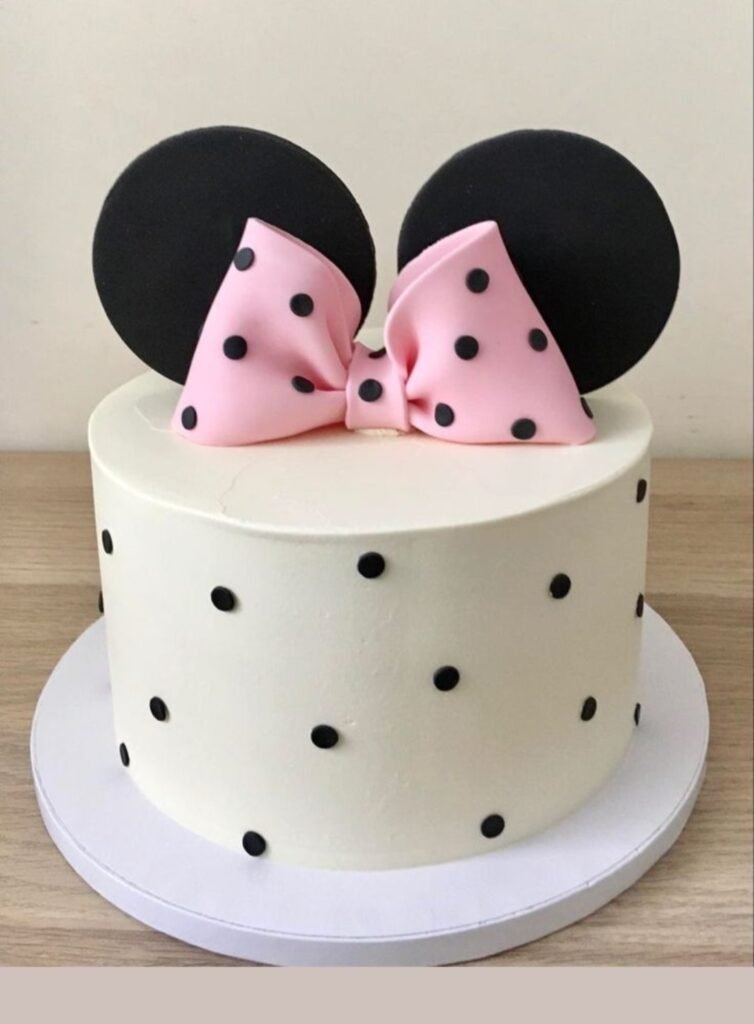 Minnie mouse theme cake