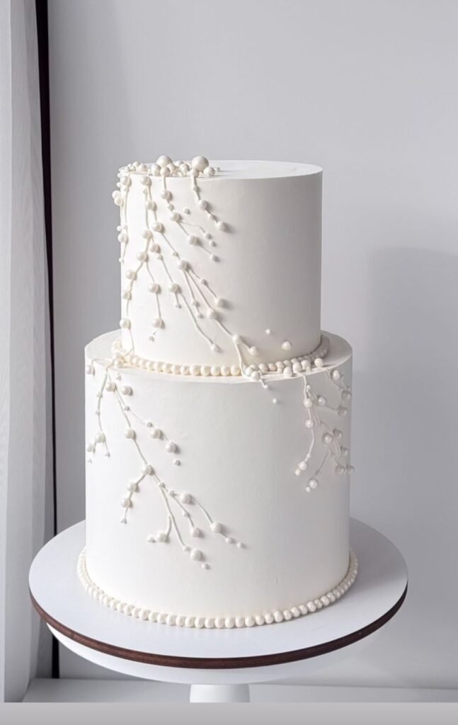 White cake with vine and pearls