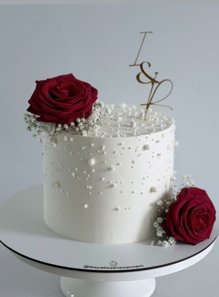 White Cake with pearls & original roses