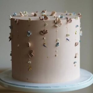 Light pink cake with straight dropping lines and flowers