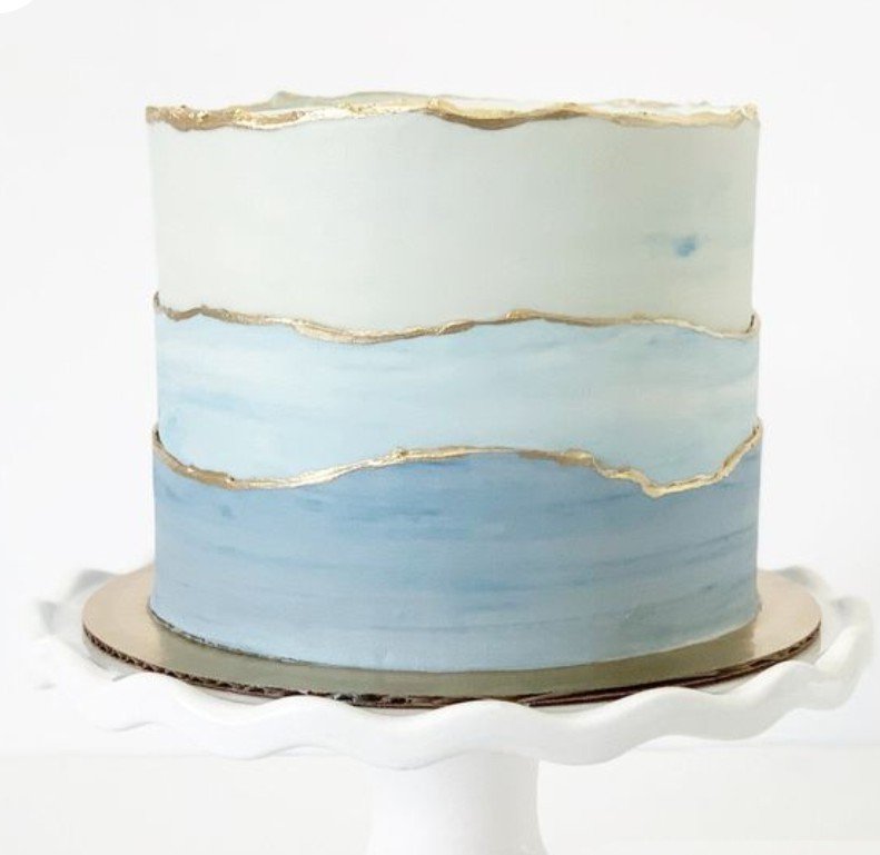 Three colors cake with golden lines