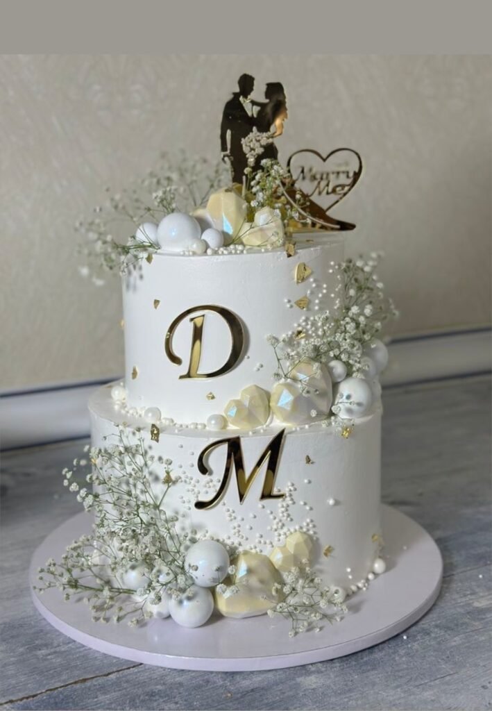 White golden english style marriage cake