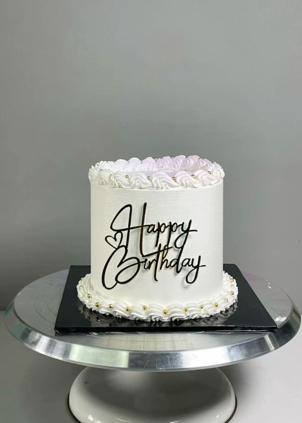 White cake with lister dust spray